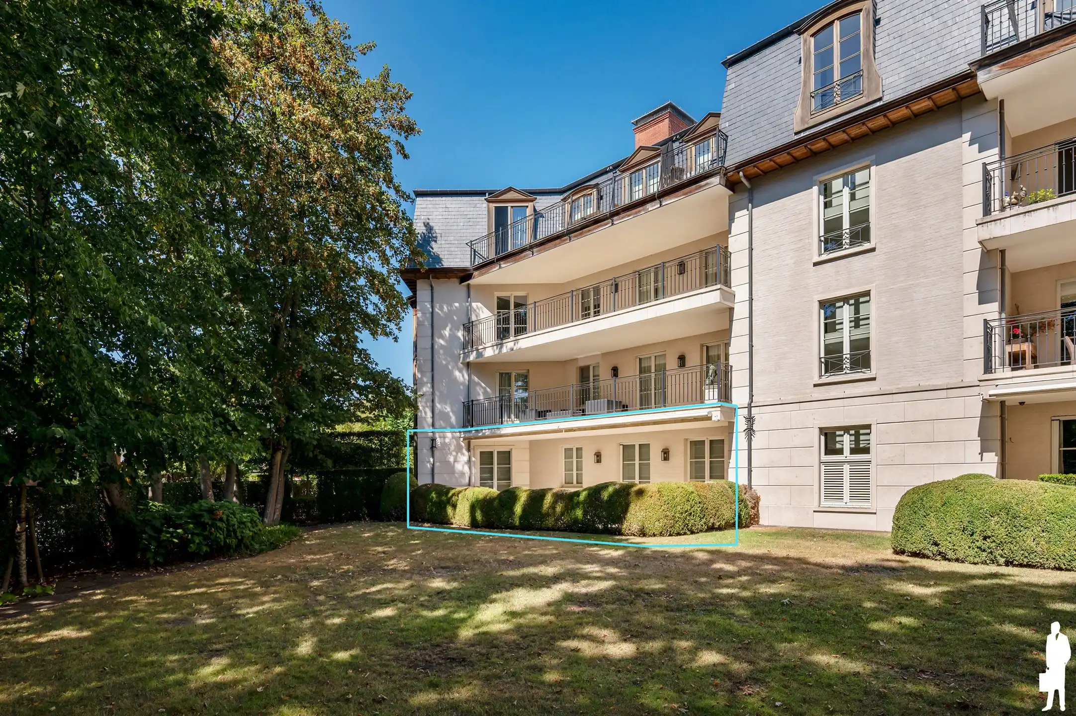 Gelijkvloers villa-appartement ca. 219 m², terras van 48 m² foto {{pictureIndex}}
