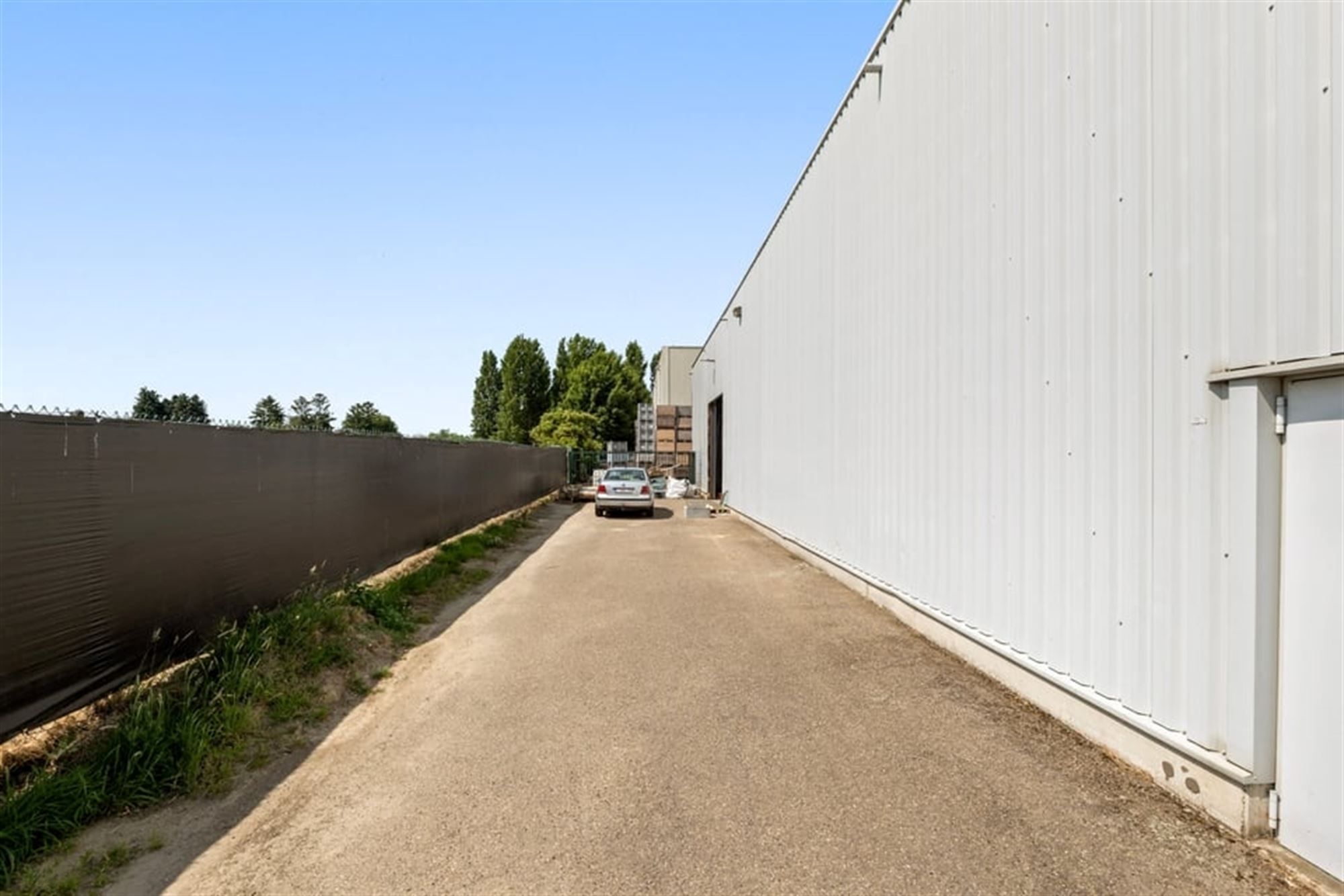 RUIME LOODS VAN 846M² IN SINT-TRUIDEN  foto 6