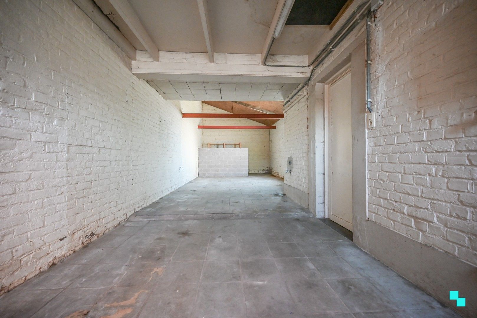 Eéngezinswoning met garage en achteruitweg in het hartje van Sint-Eloois-Winkel foto 17