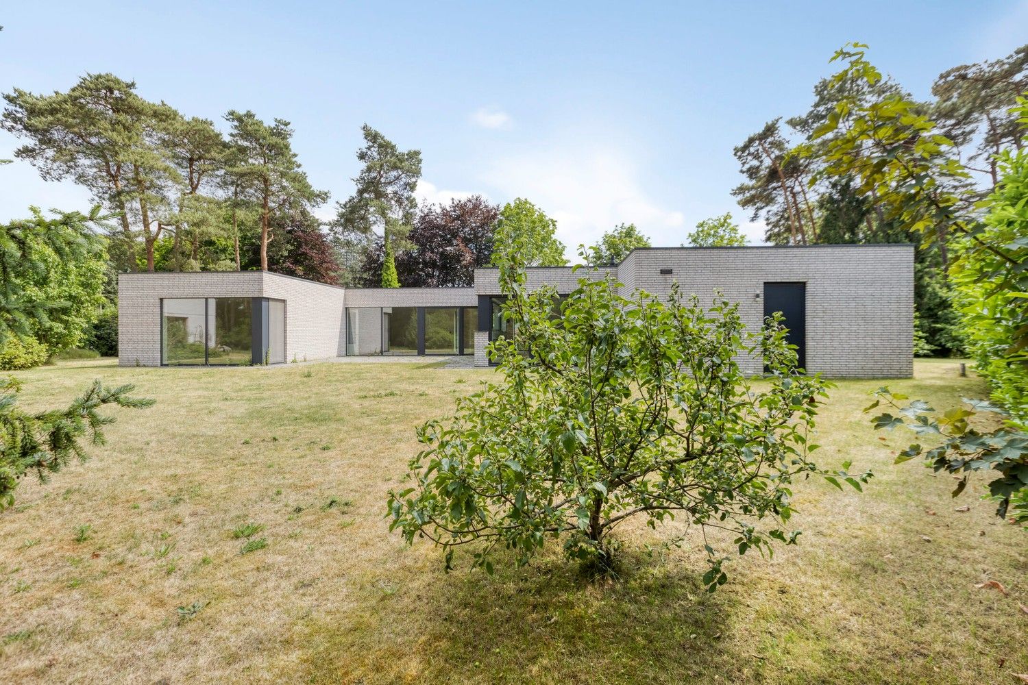 Ruime, energiezuinige bungalow op een toplocatie in residentiële villawijk foto 46