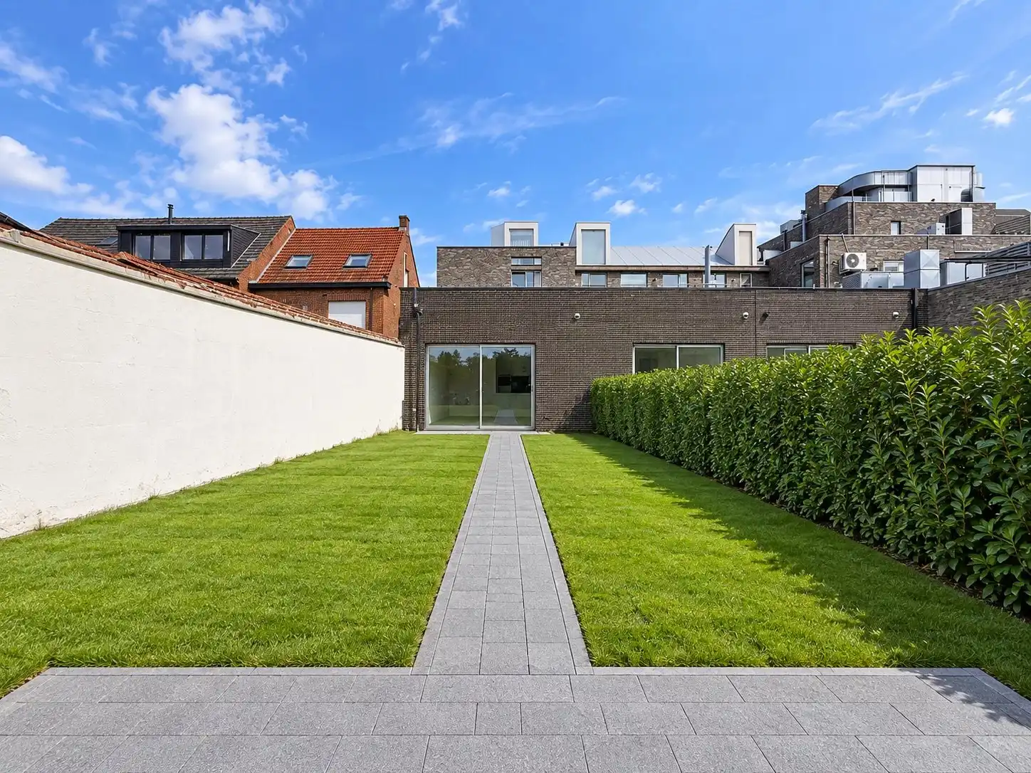 Luxueus en modern afgewerkt gelijkvloers appartement met tuin en 1 slaapkamer. foto 26
