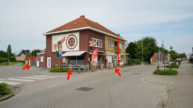 Opbrengsteigendom met 2 verhuurde handelspanden, 1 appartement en 2 garageboxen foto 1