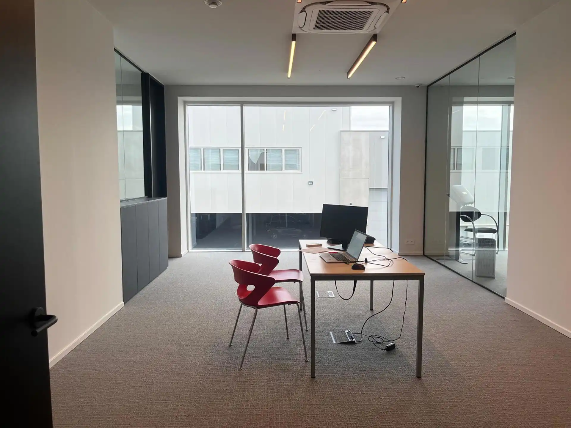Duffel: Moderne kantoren van 560m² met 1.500m² magazijn foto 5