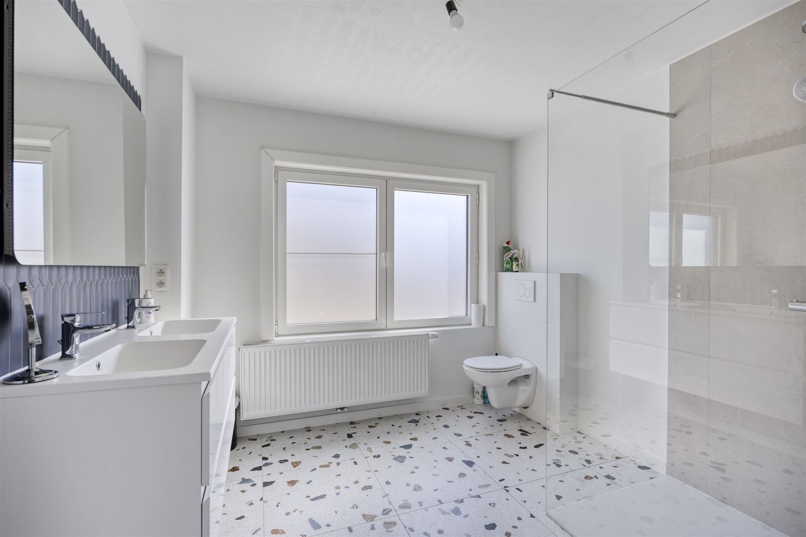 TE KOOP : Gerenoveerde eengezinswoning met 3 slaapkamers! foto 17