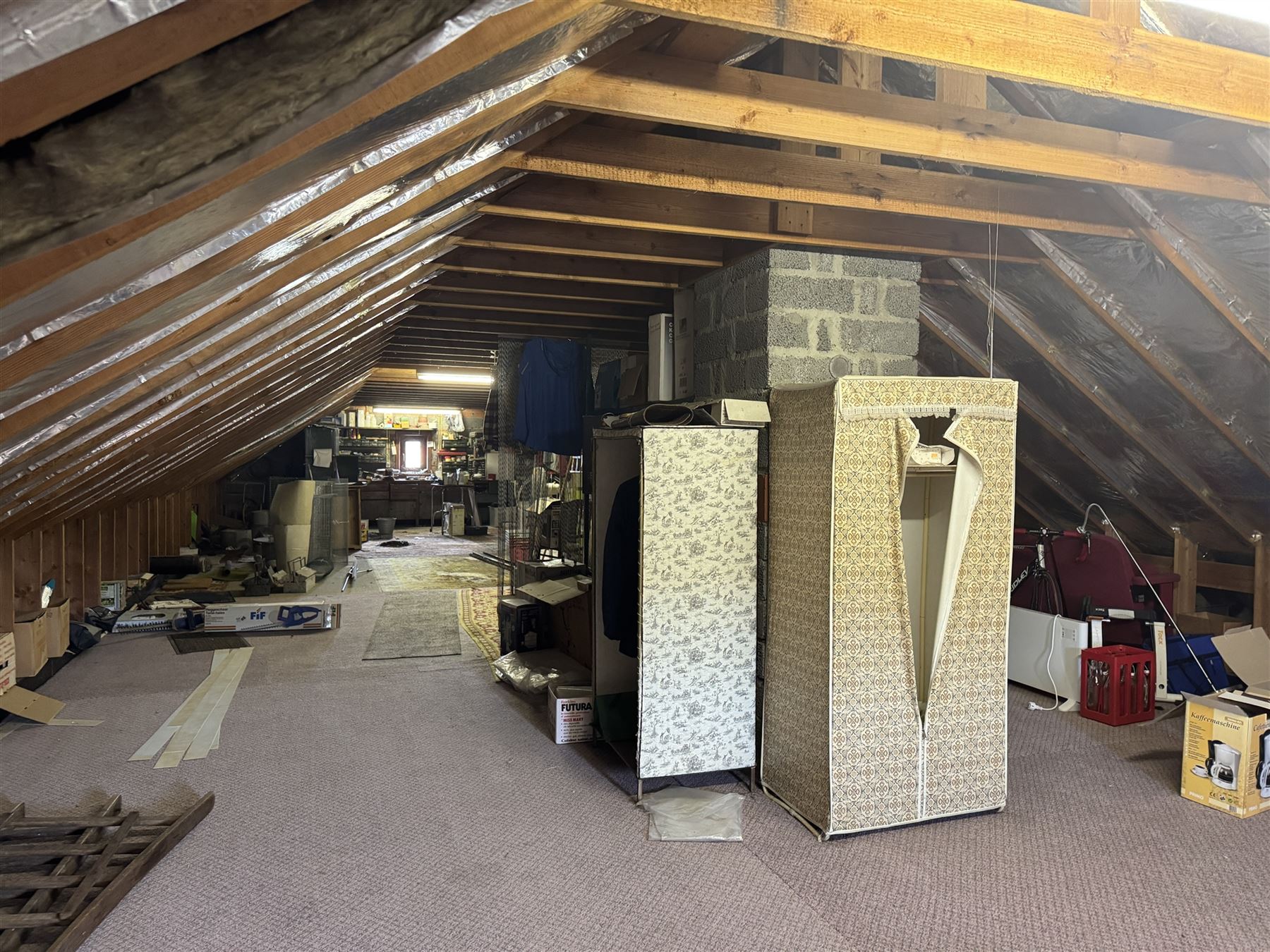 Ruime woning met drie slaapkamers en grote veranda foto 11