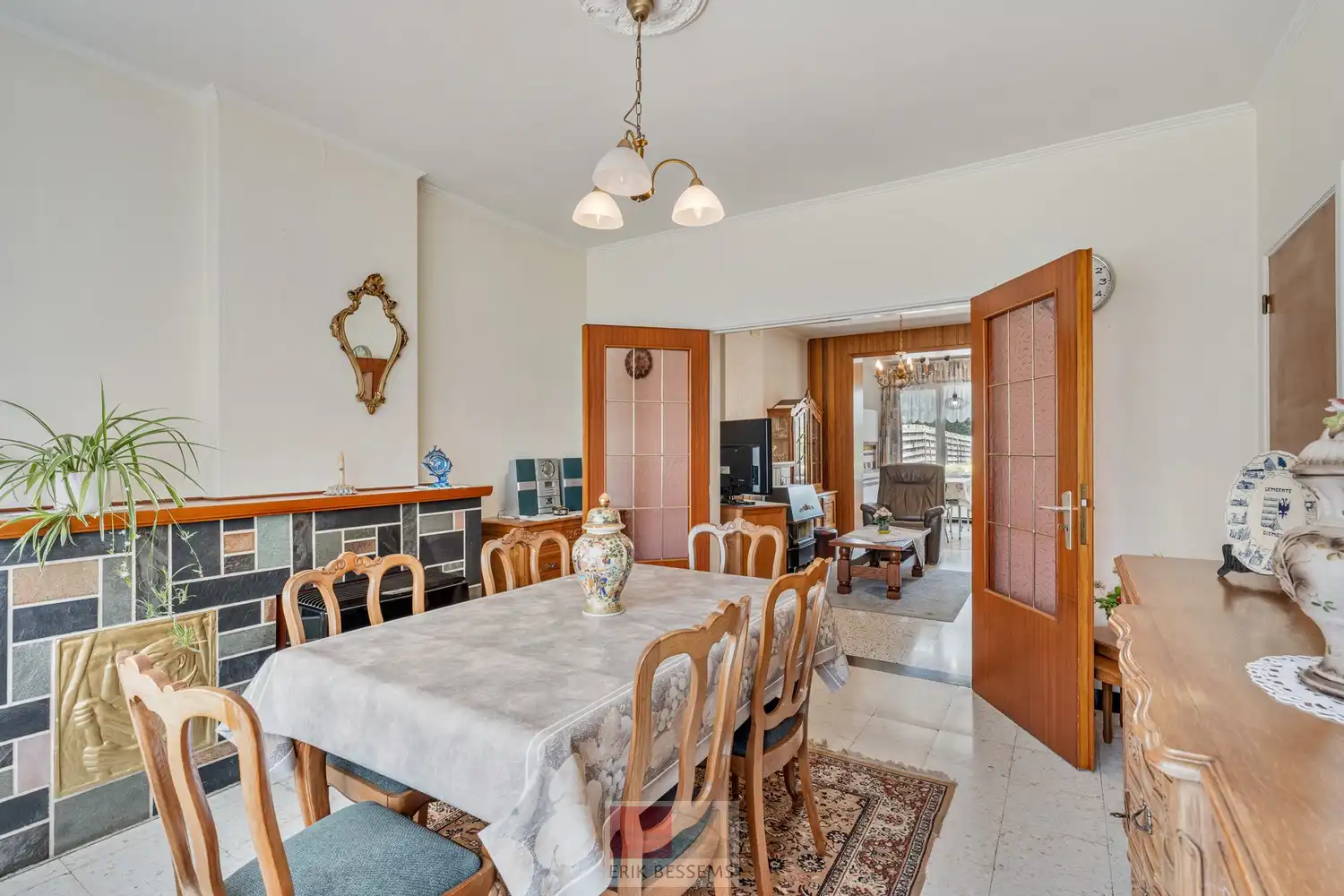 Leuke te renoveren woning met een bewoonbare oppervlakte van ca. 172 m², gelegen op een perceel van 485 m². foto 5