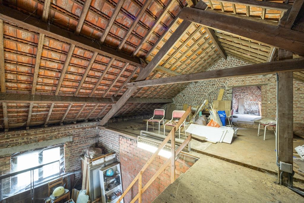 Ruime op te frissen woning met groene tuin! foto 18