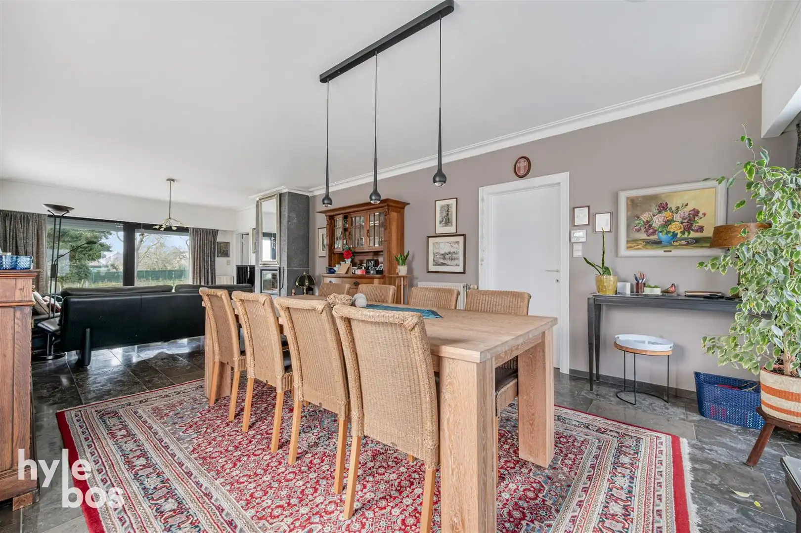 Ruime open bebouwing met 4 slaapkamers, garage en tuin in zeer rustige ligging foto 5