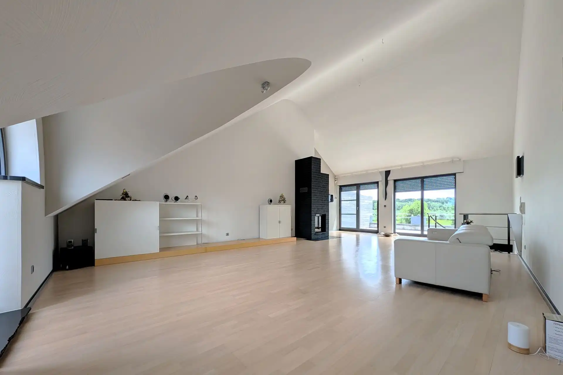 Grotestraat 332/2 – genieten van comfort, sauna, ruime inpandige garage, prachtig aangelegde tuin en een uniek uitzicht over de Maas! foto 3