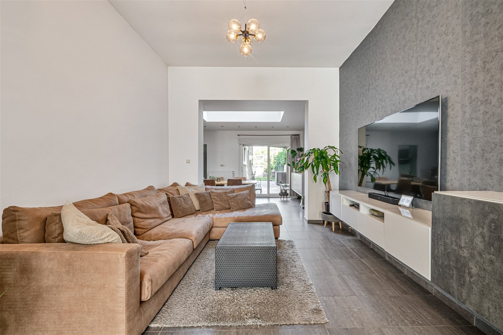 Instapklare gezinswoning in de stadsrand (nabij OLV) met 257m² bewoonbare oppervlakte foto 8