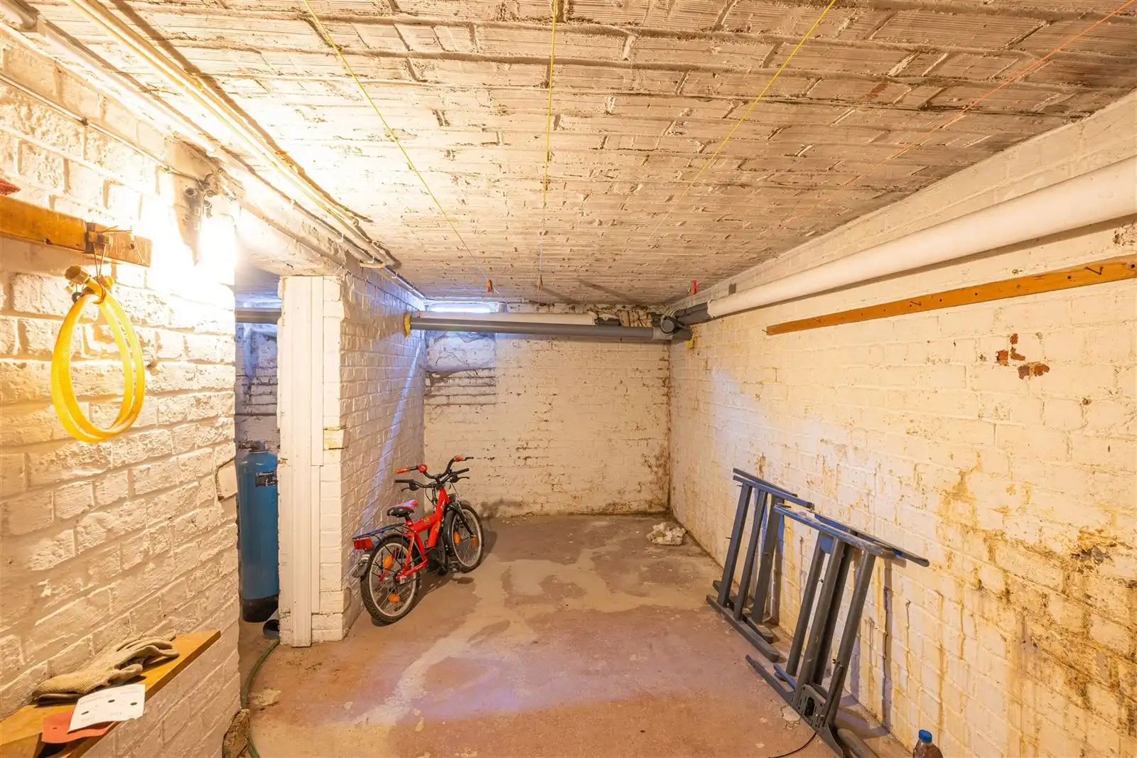 Rustig gelegen 3-gevelwoning met garage en tuin op 6are05 foto 20