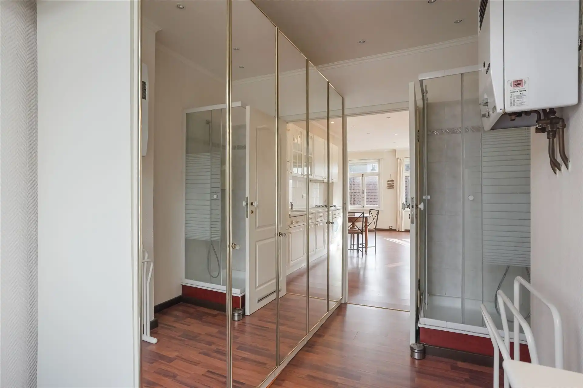 ZONNIG / VLAK AAN ZEEDIJK foto 14