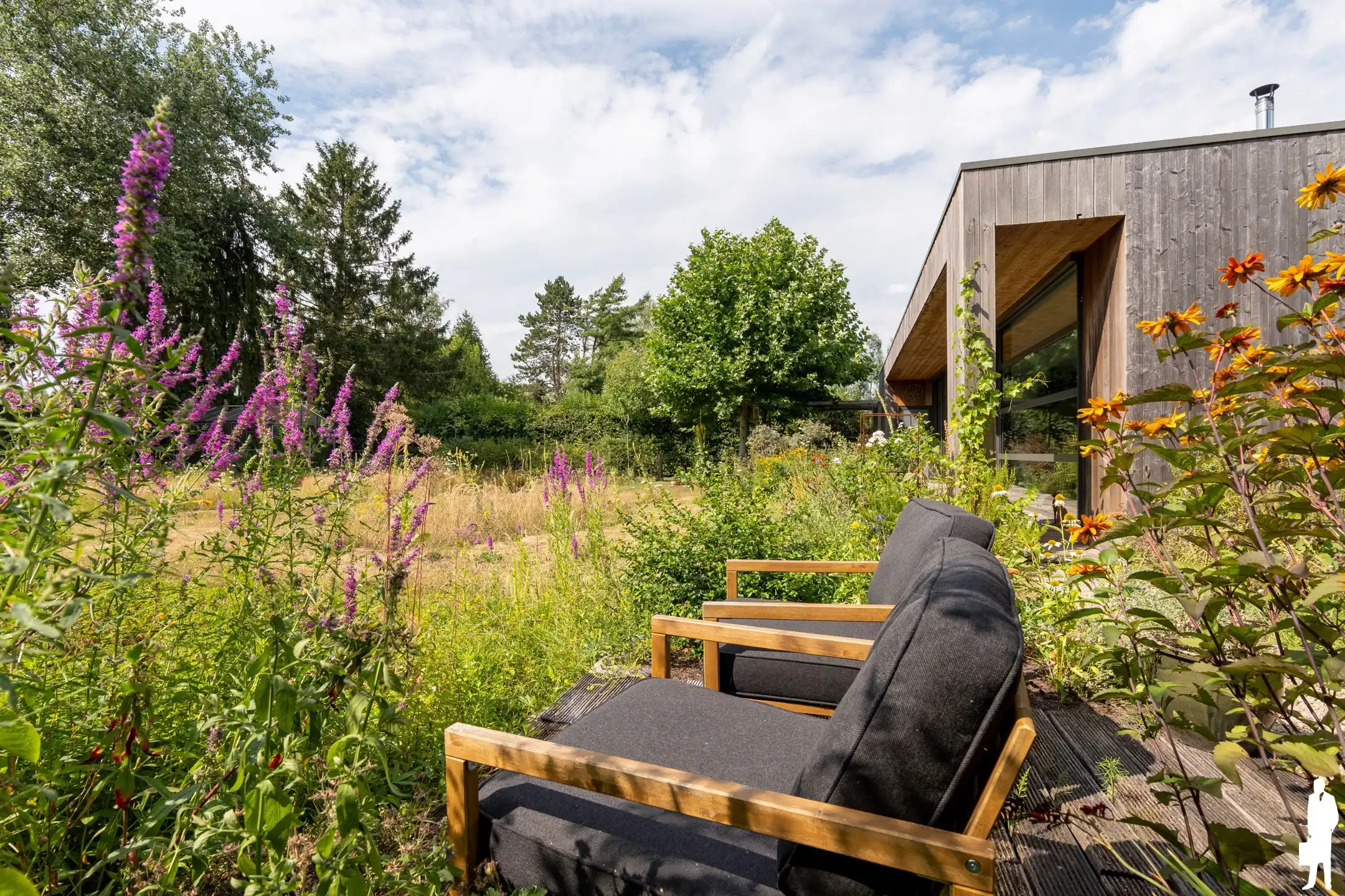 Unieke woning; architecturaal ontwerp, organische natuurtuin foto 2