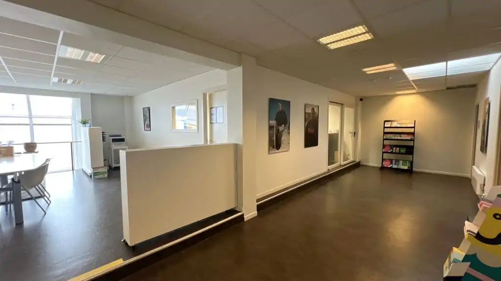 Magazijn met sociale ruimtes te huur in Industriepark-Drongen foto 15