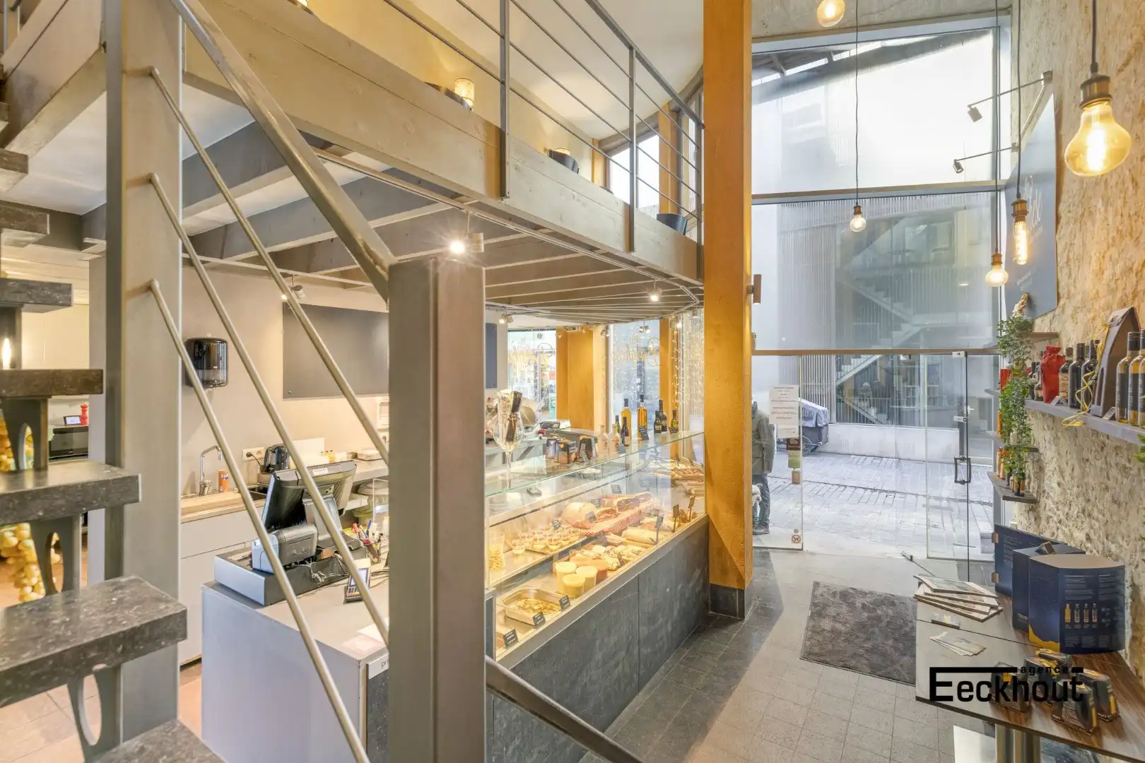 Commercieel pand met woonst op topligging in centrum Oostende! foto 5