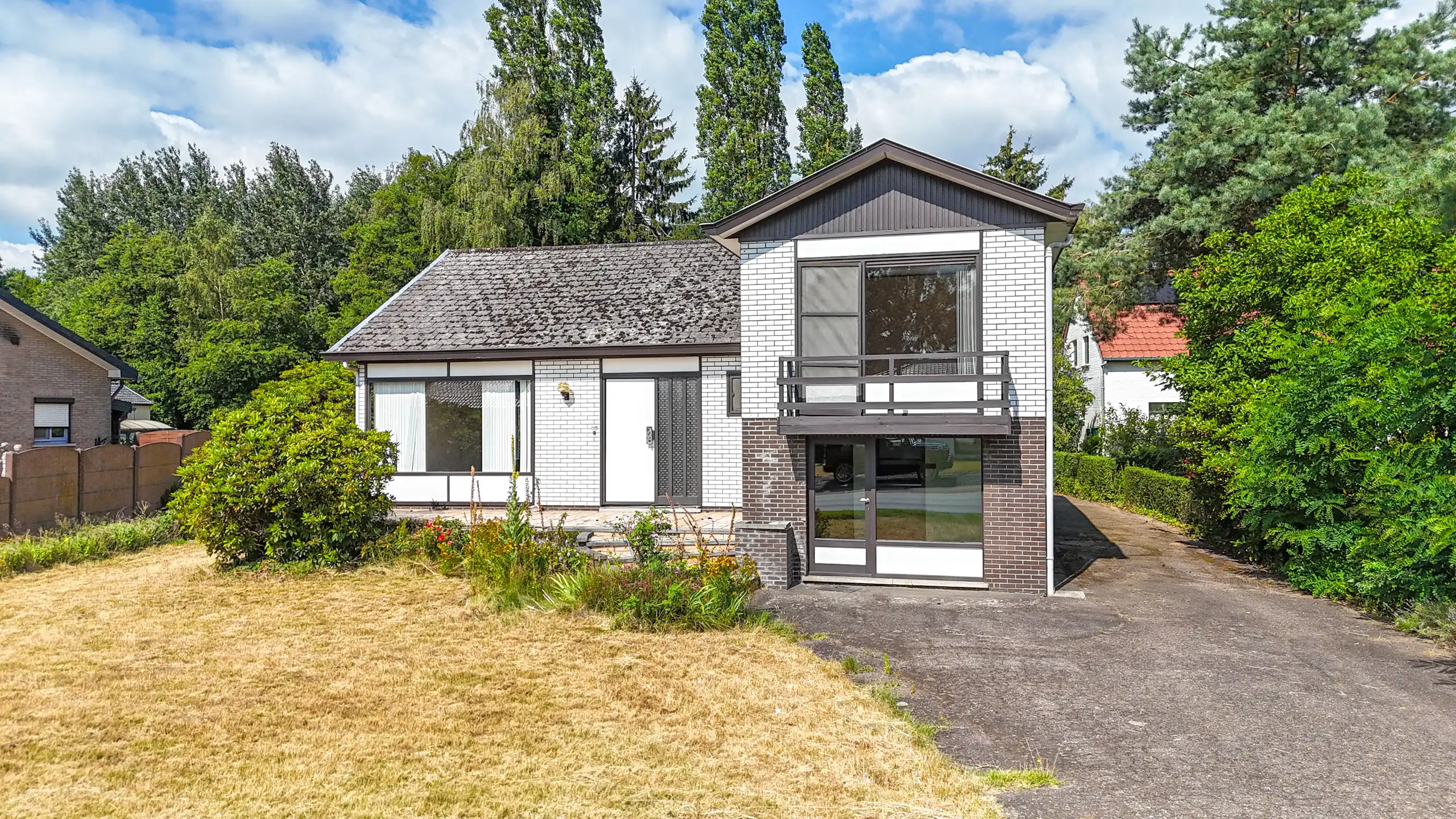 Hoofdfoto van de publicatie: Ruime split-levelwoning met 3 slaapkamers op groot perceel!