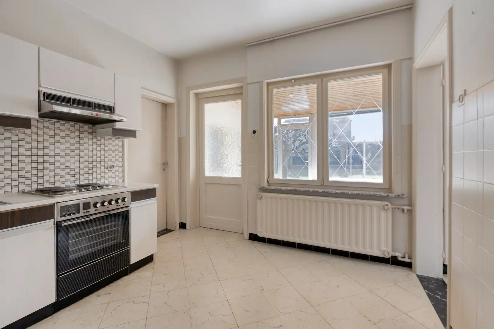 Gunstig gelegen woning met oa 3 slpks op een mooi perceel van 742 m². foto 10