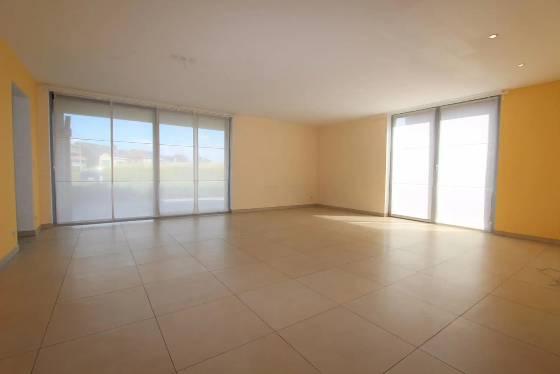 GELIJKVLOERS APPARTEMENT MET RUIM ZONNETERRAS EN GARAGE foto 3