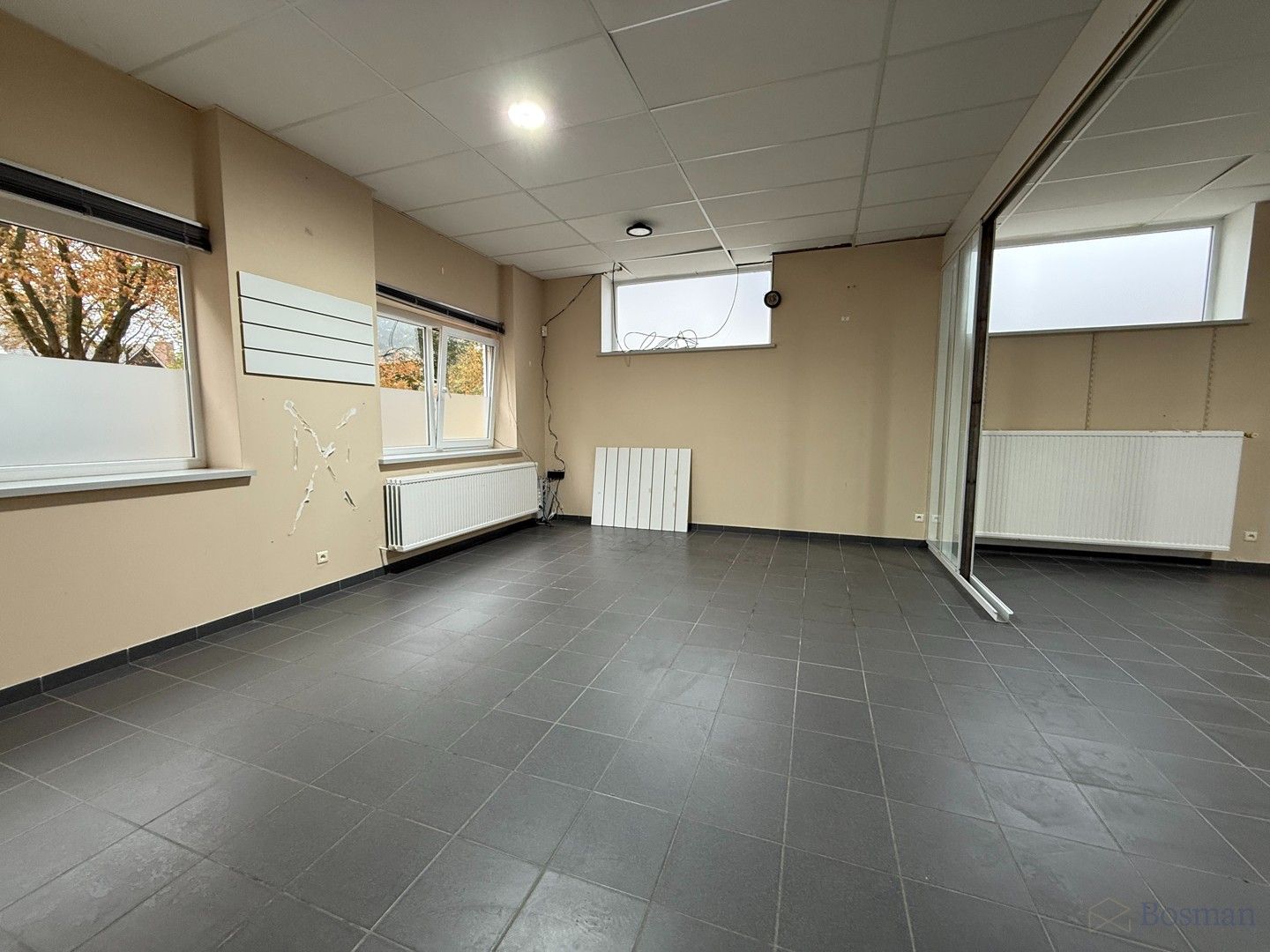 Bedrijfshal met bureauruimte (360m²) te huur in Tessenderlo foto 5