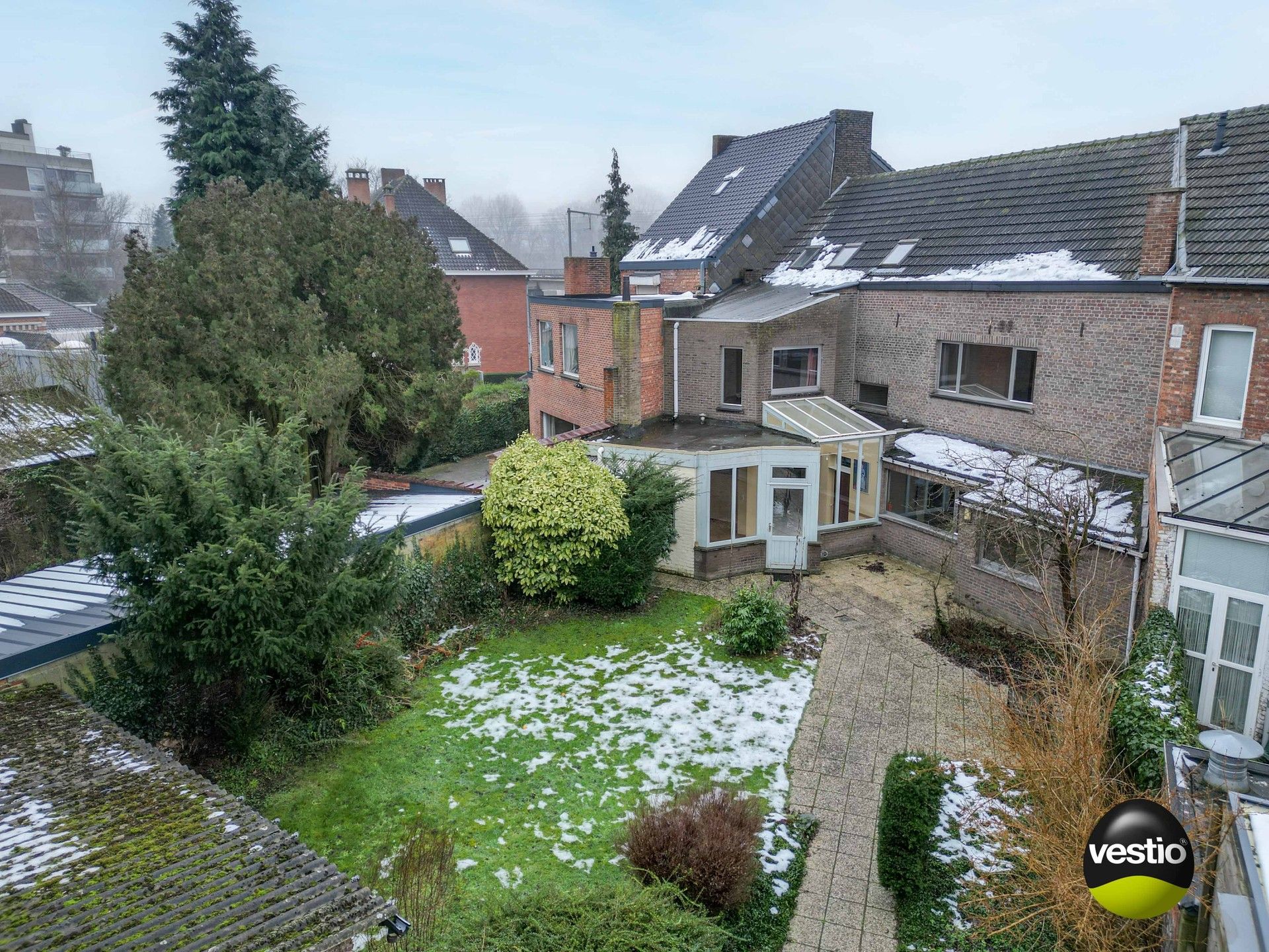 RUIME WONING MET MOGELIJKHEID KANTOOR-/PRAKTIJKRUIMTE BINNEN GROTE RING HASSELT foto 3