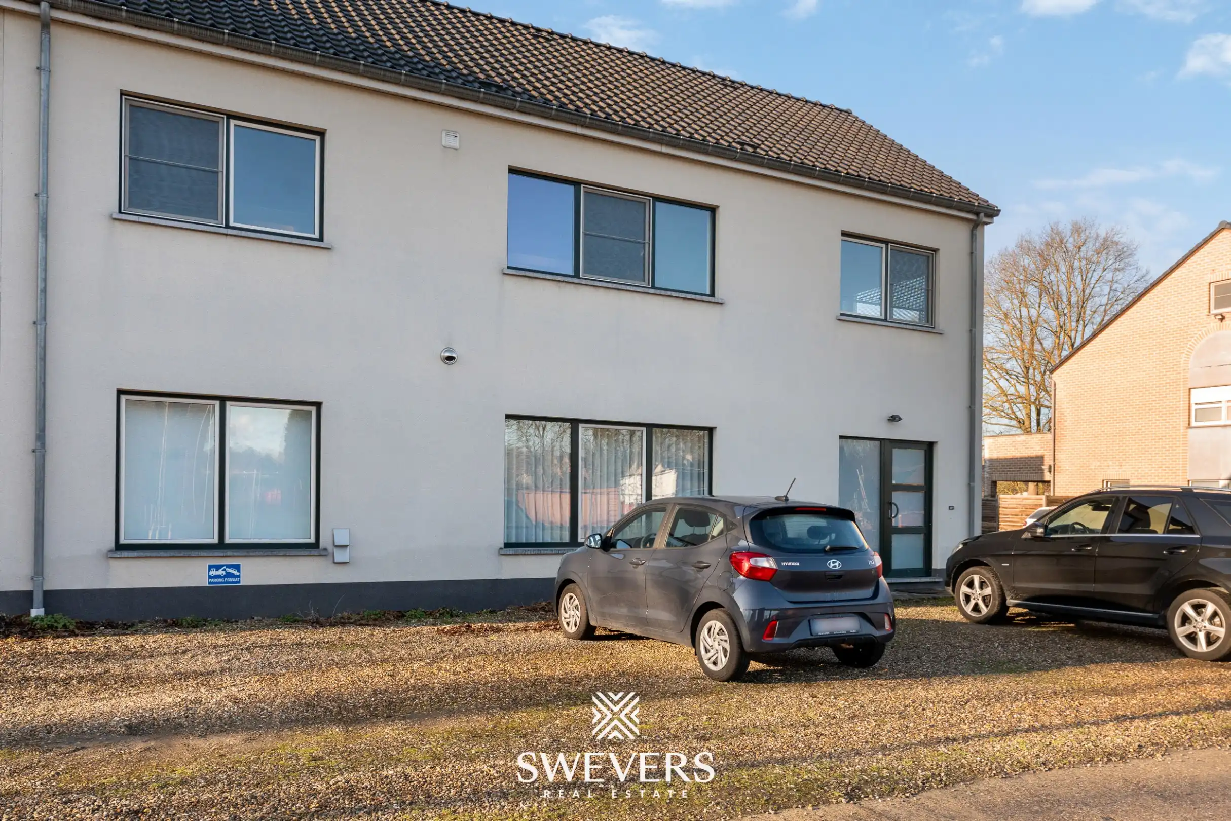 Gerenoveerd appartement met terras op topligging in Diepenbeek foto 29