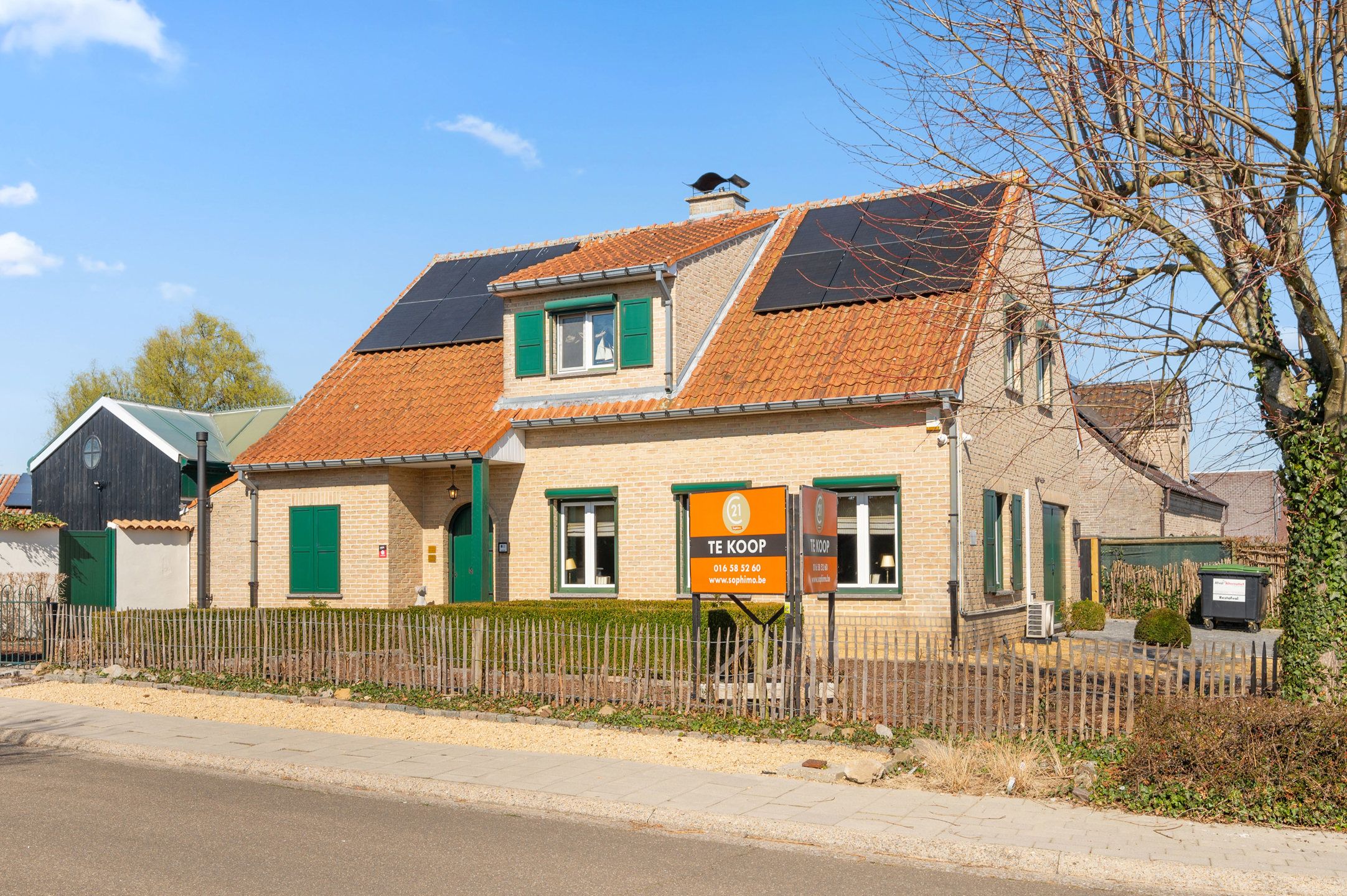 Villa gelegen in een rustige wijk foto 2