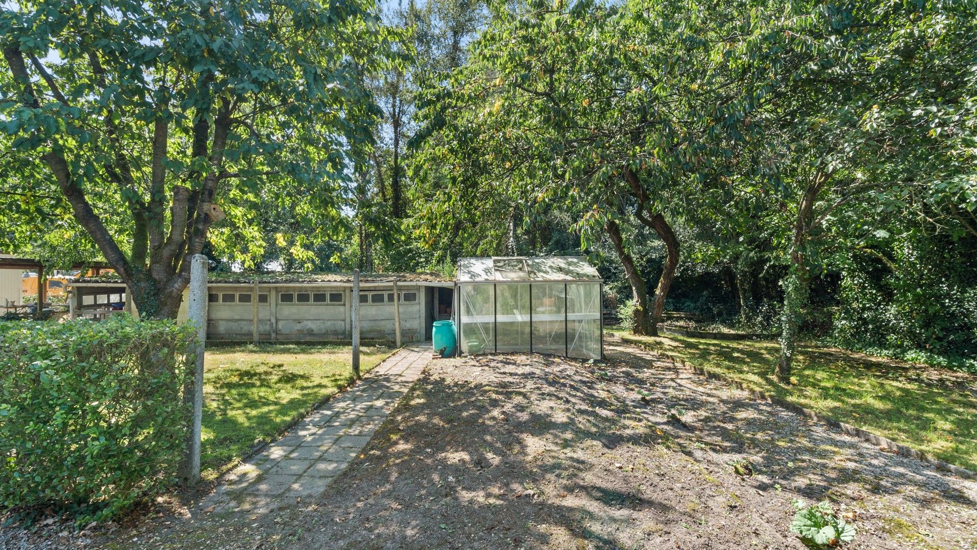 Vrijstaande woning op perceel van 9a 37ca foto 6
