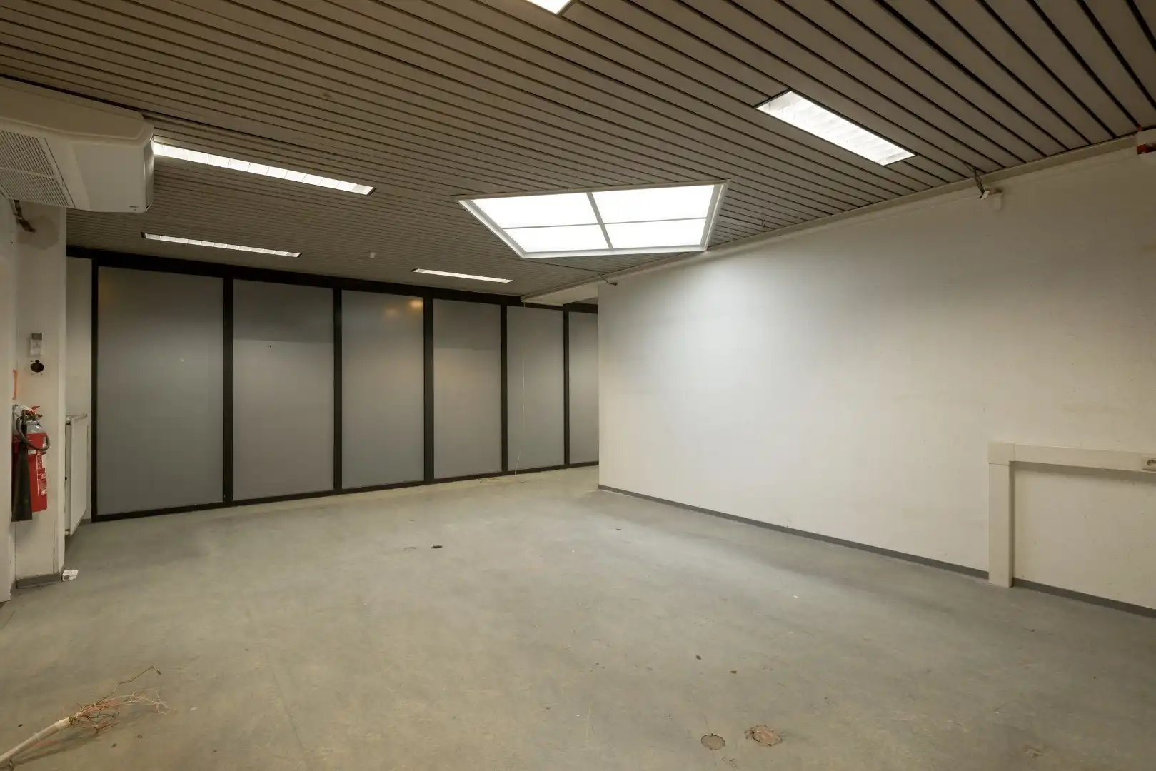 Handelspand in de gekende Kerkstraat in Neerpelt-Centrum te koop! foto 9