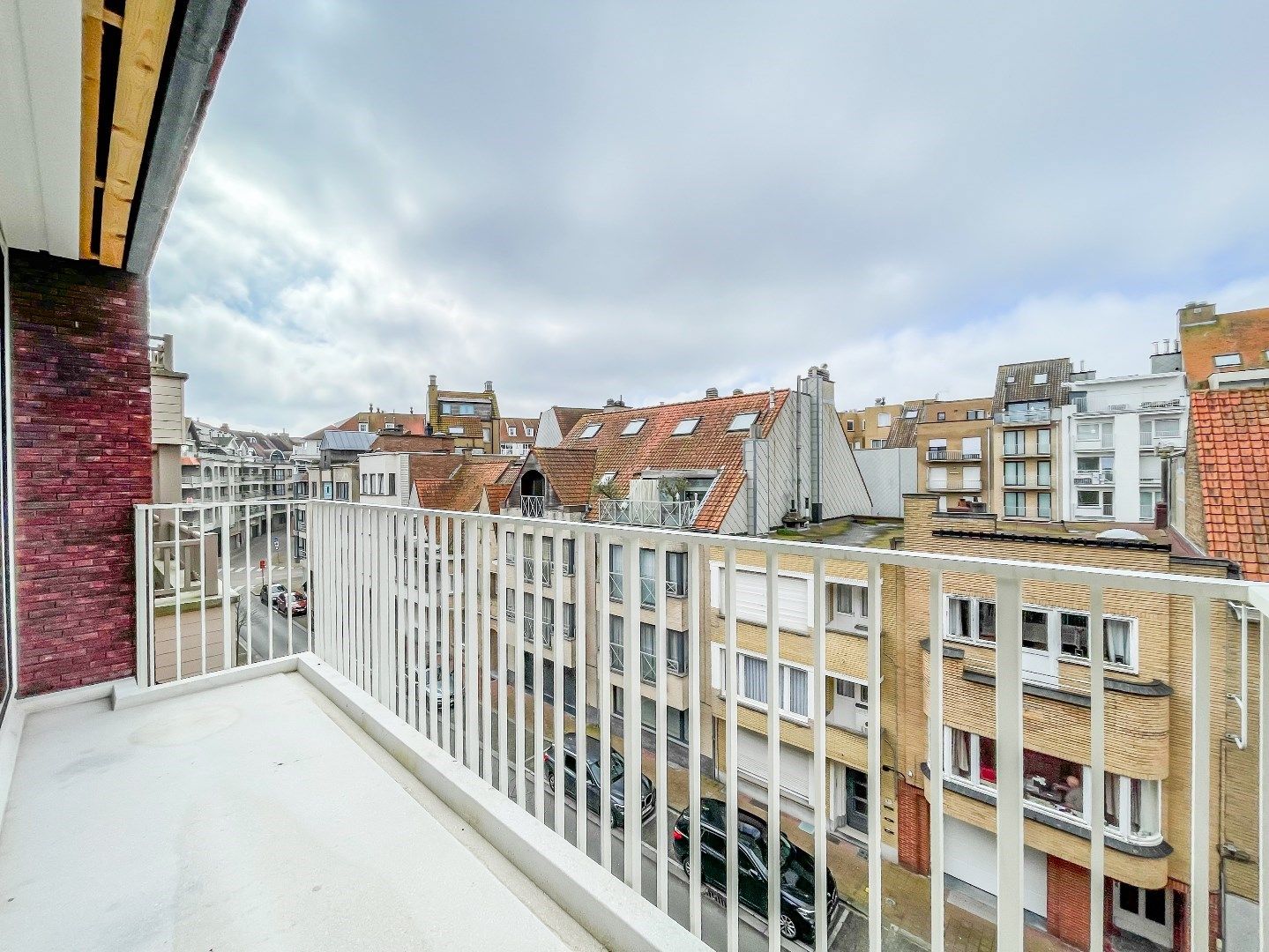 Nieuw, zuid-west gericht appartement gelegen vlakbij de Dumortierlaan. Inpandige parking te huur foto 4