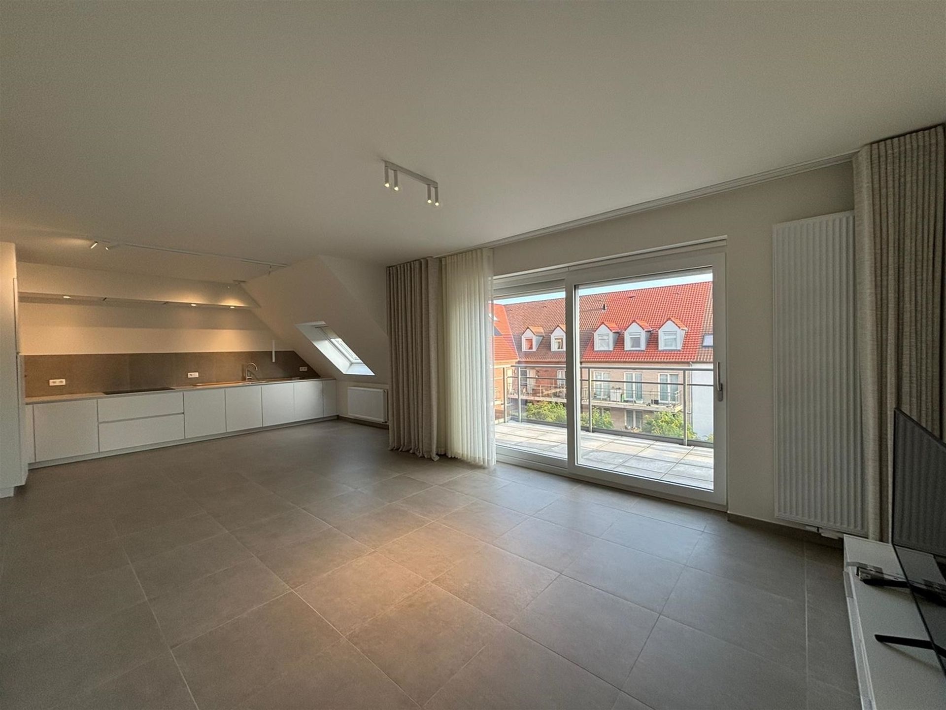Nieuwbouw appartement nabij het centrum en park! foto {{pictureIndex}}