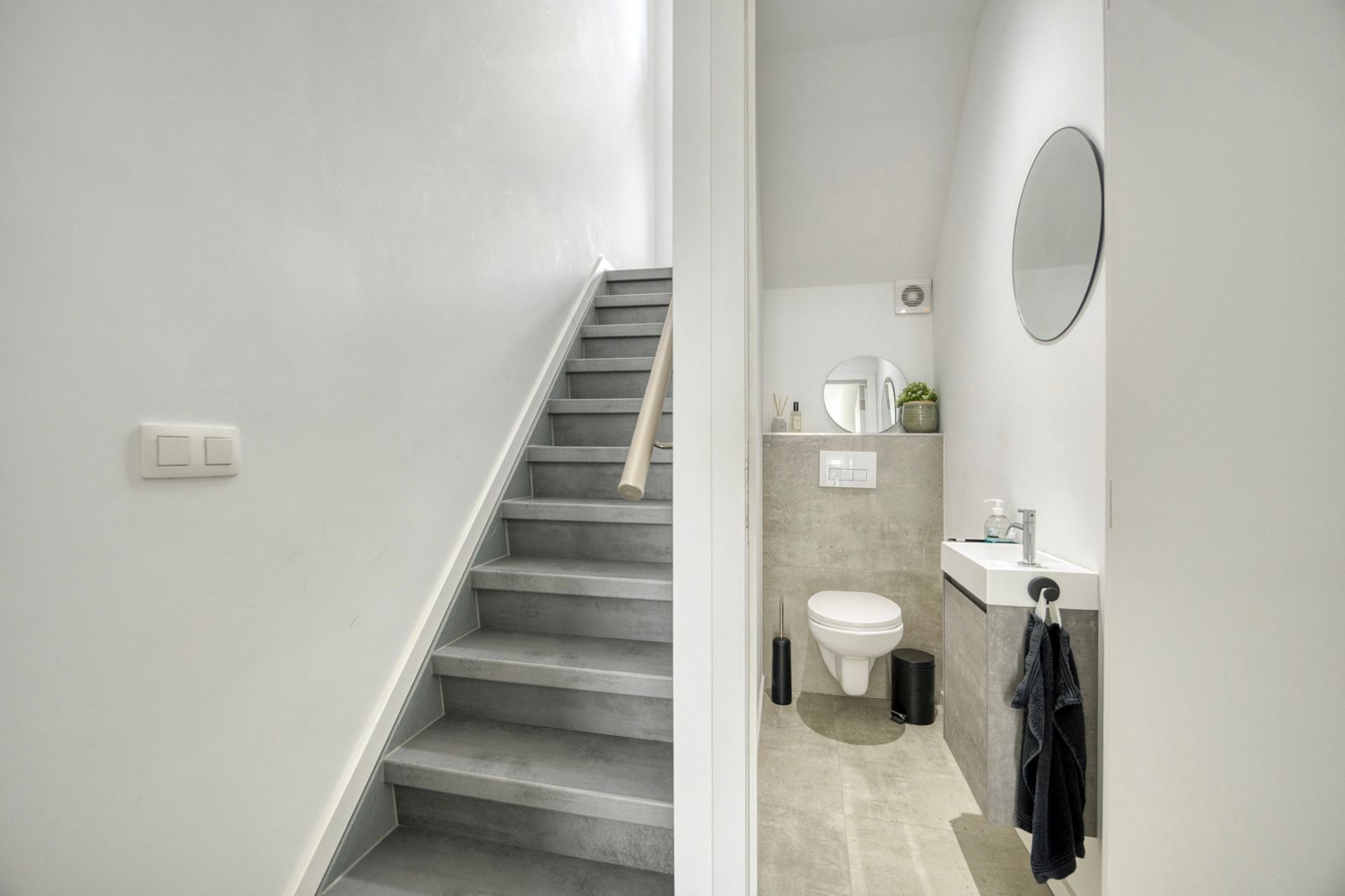 Volledig gerenoveerde rijwoning met stadstuin in Tienen foto 9