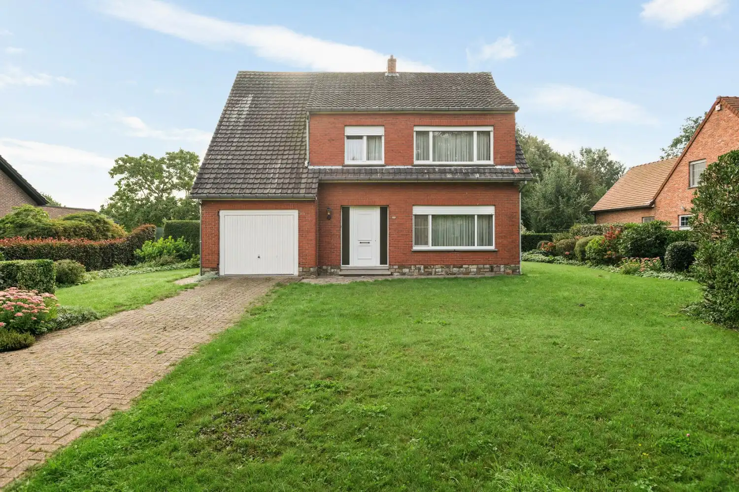 Hoofdfoto van de publicatie: TOPLOCATIE! RUIME WONING MET 4 SLK OP 1.980 m²!