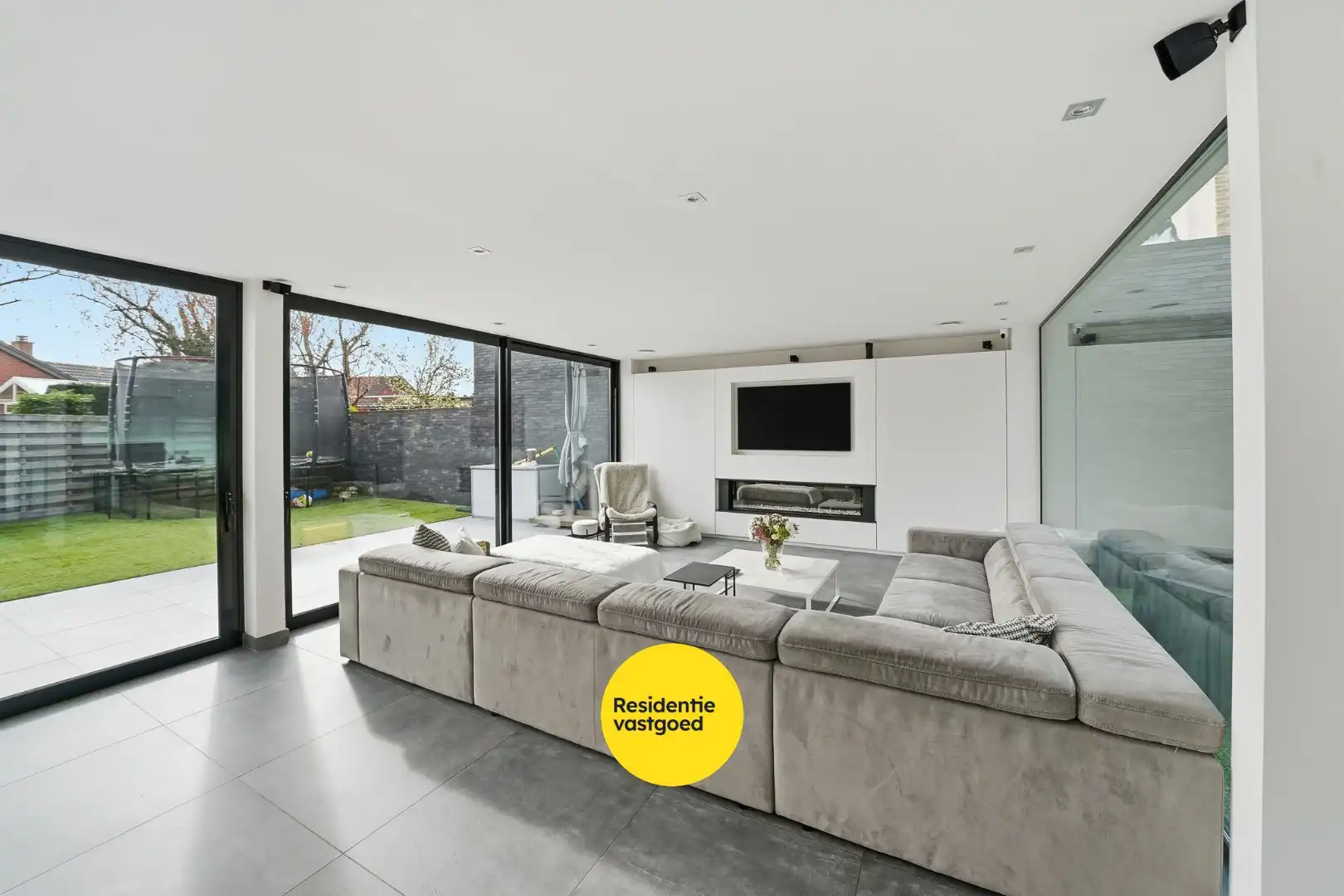 Ruime lichtrijke nieuwbouwvilla in centrum Oudenburg foto 4