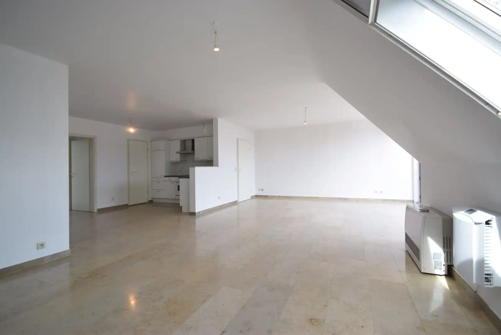 Ruim 3- slaapkamer-appartement te Rumbeke foto 4