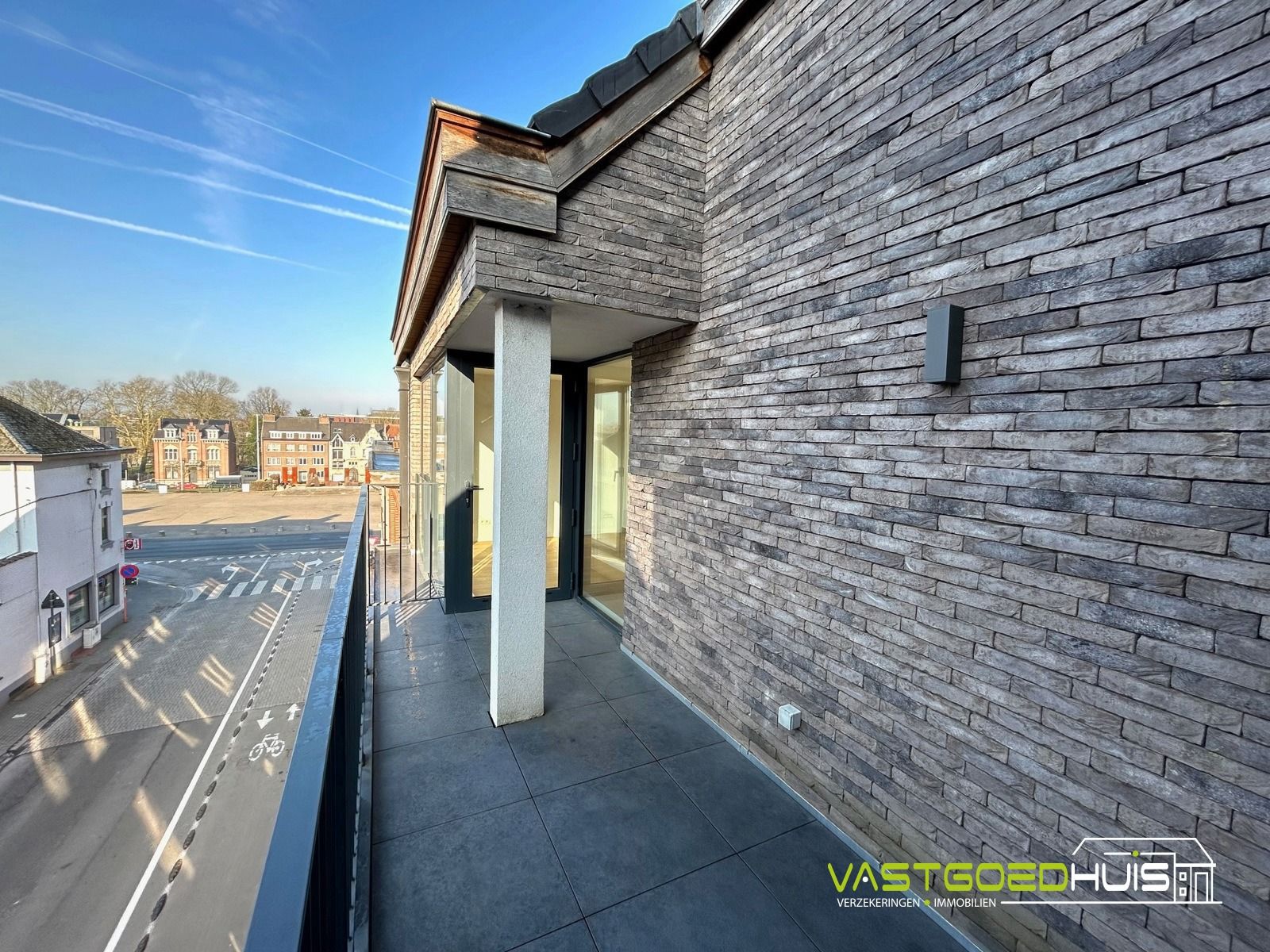 Hedendaags duplex appartement met terras foto 13