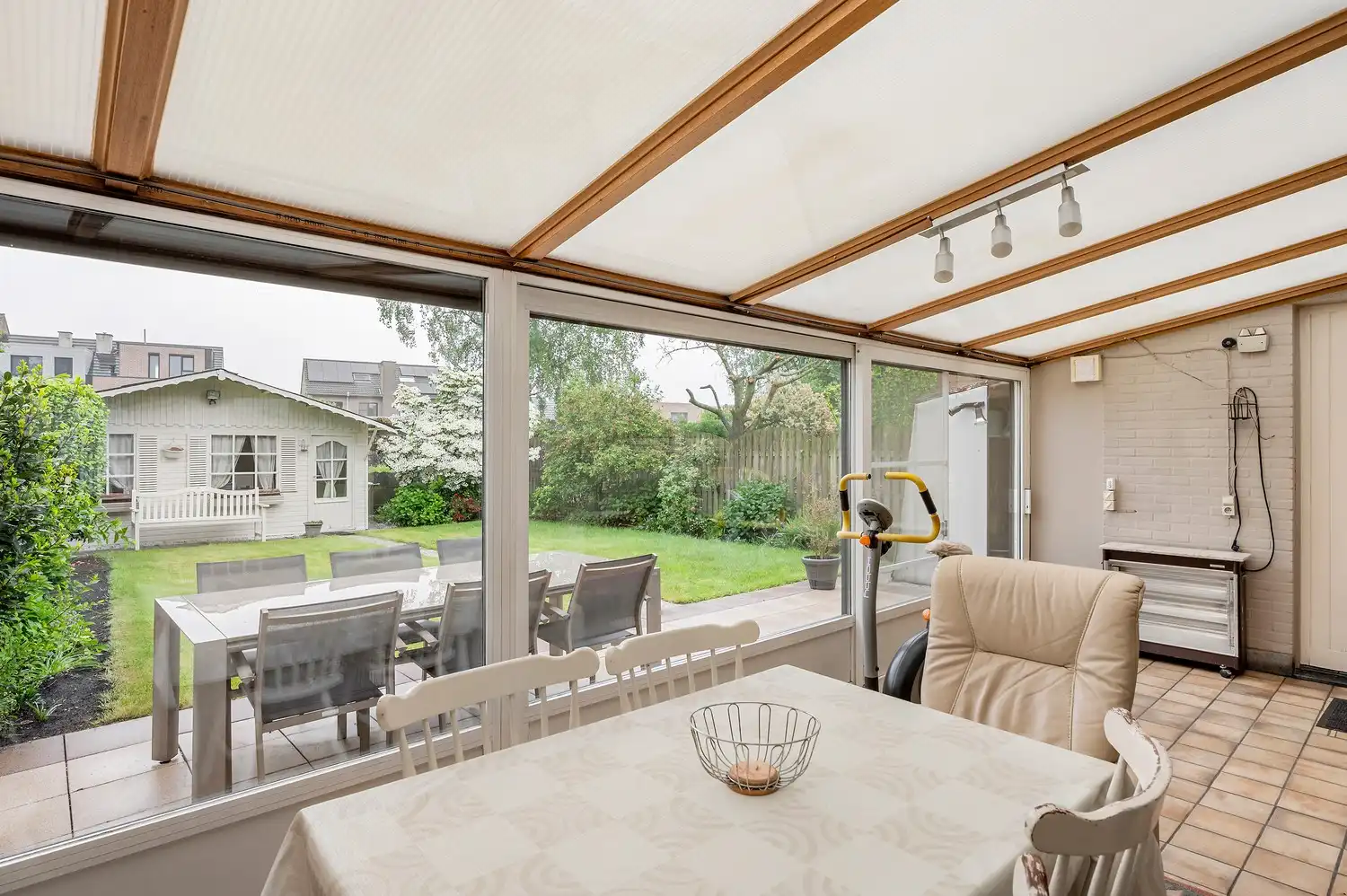 Charmante gezinswoning met 3 slaapkamers, veranda en tuin. foto 15