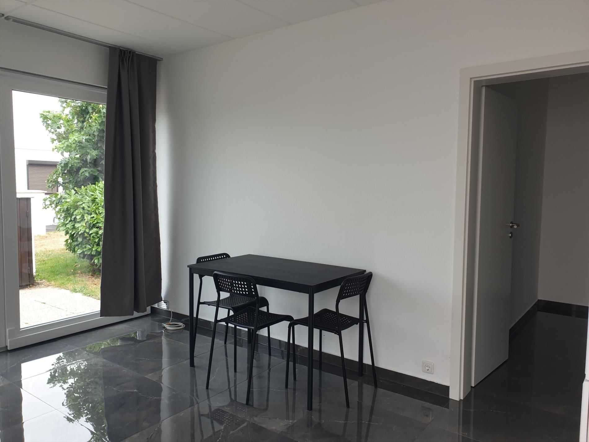 Hoofdfoto van de publicatie: Gerenoveerde vakantiewoning met zonnig terras.