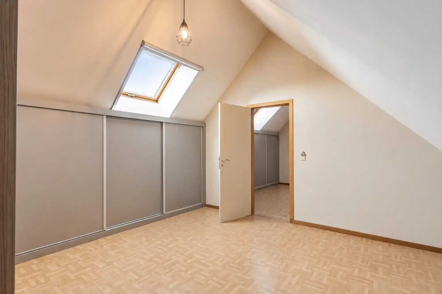 Appartement met 3 of 4 slaapkamers nabij het centrum. foto 17