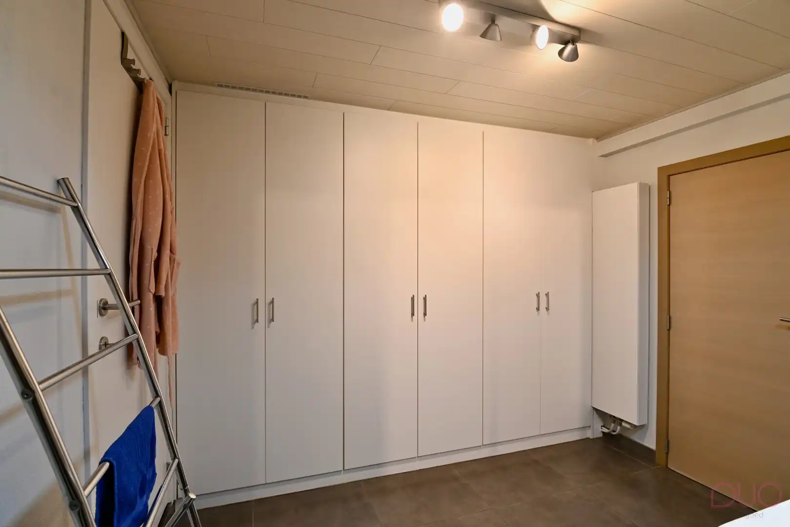Instapklare woning met 4 slaapkamers en tuin foto 12