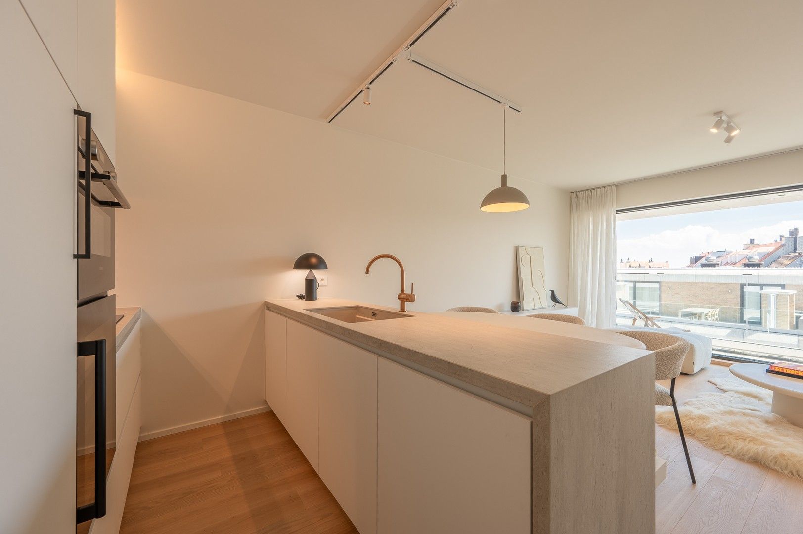 Volledig gerenoveerd appartement met zuidgericht terras heel centraal gelegen op de Kustlaan. foto 8