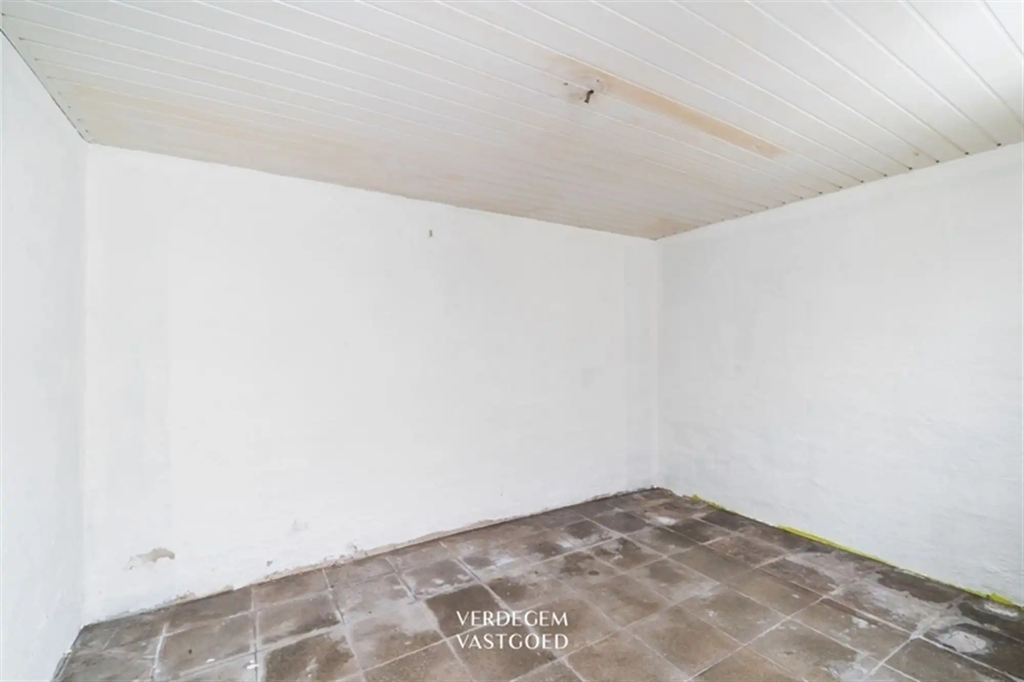 Vrijstaande woning met 2+1 slaapkamers, tuin en weidse zichten - te renoveren foto 14