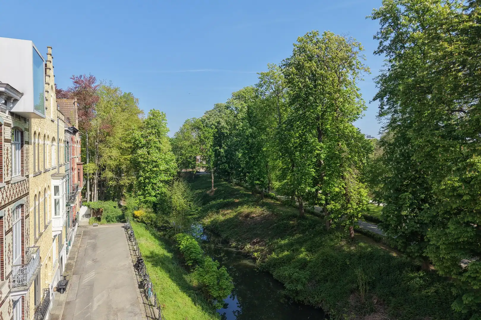 Exclusief gerenoveerd burgerhuis met zonnige stadstuin! foto 12