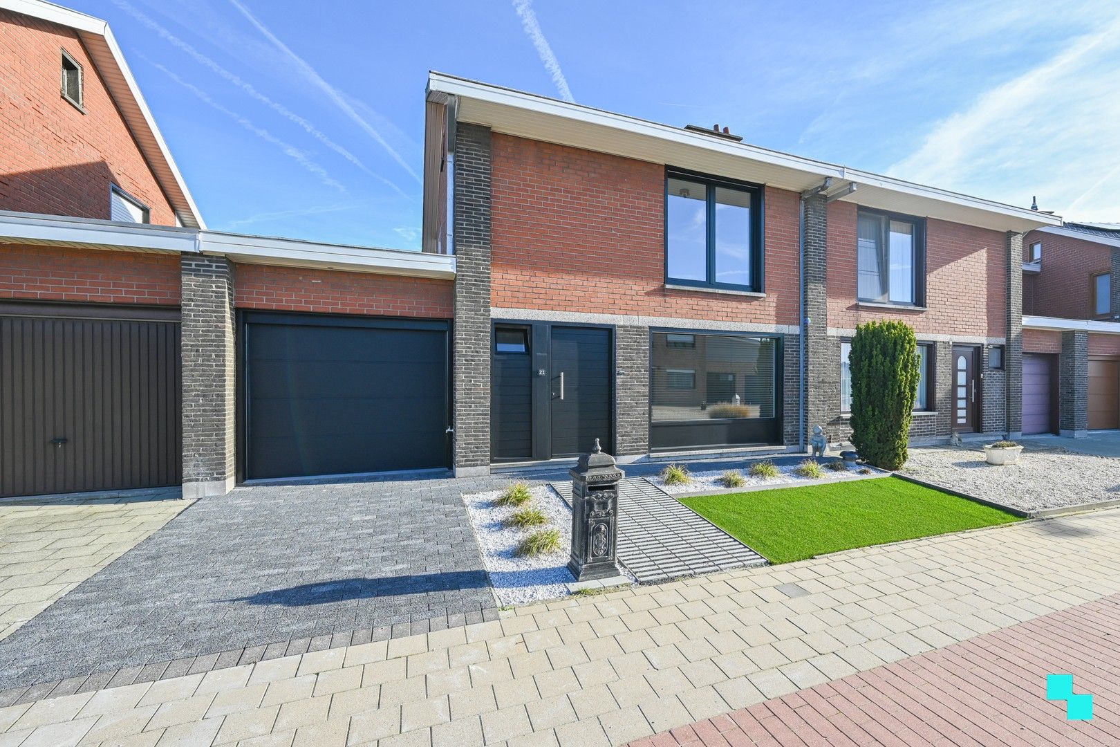 Instapklare eengezinswoning in een rustige buurt in Oostrozebeke! foto {{pictureIndex}}