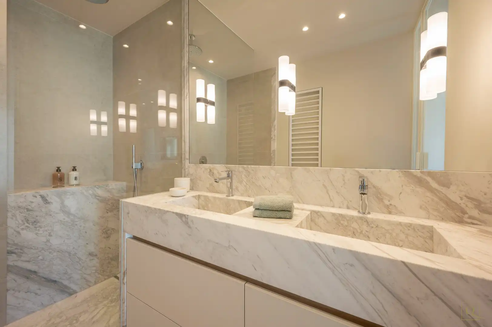 Luxueus gerenoveerd appartement vlakbij de winkels, het strand en de zee. foto 17