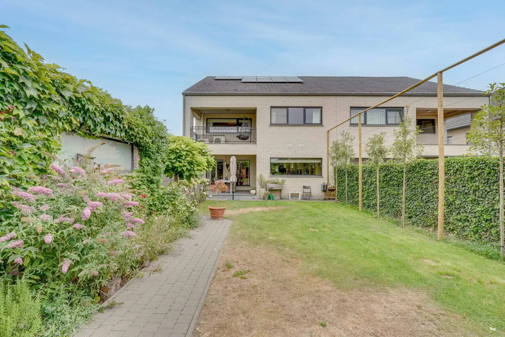 INSTAPKLARE GEZINSWONING MET 4 SLAAPKAMERS, ZWEMBAD EN PRACHTIGE TUIN OP 609M2 TE MAASMECHELEN foto 27