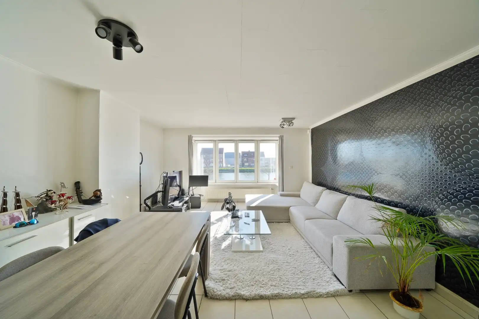 Woning met ruime garage en zicht op de vaart in Bredene foto 3