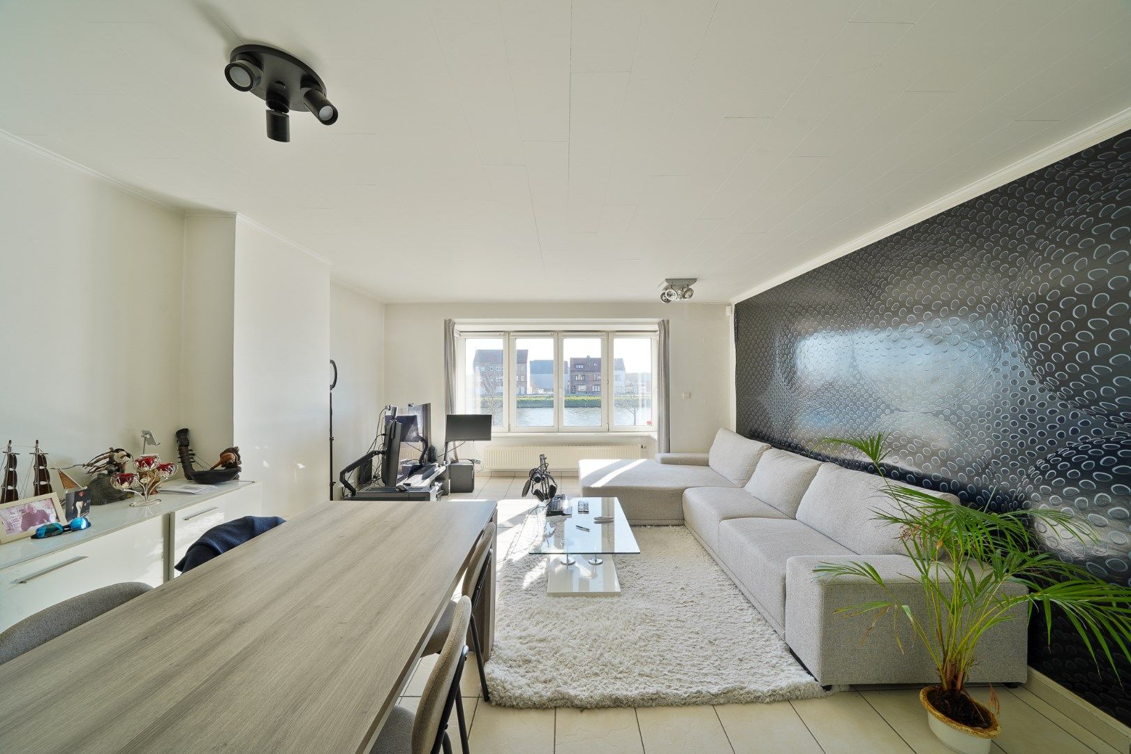 Woning met ruime garage en zicht op de vaart in Bredene foto 3