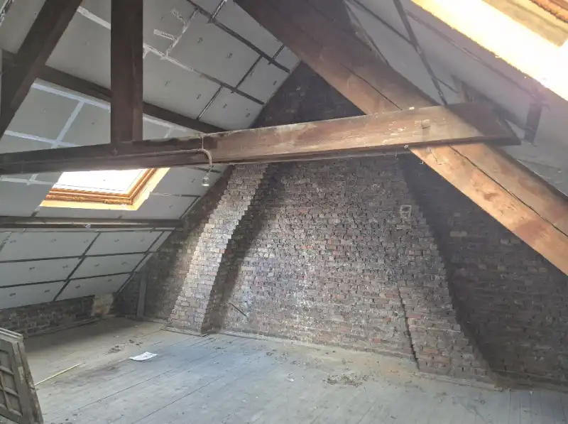 Roeselare-stadskern. Uitstekend zichtbaar gelegen gelijkvloers handelspand met extra 2 verdiepingen potentieel. Bestaande huuropbrengsten. Potentieel polyvalent pand ! foto 10