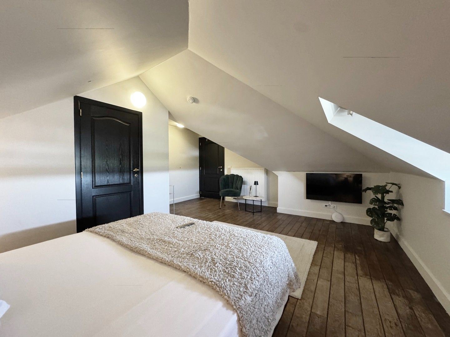 Unieke en ruime villa met 9 slaapkamers, lift, zonnepanelen en 10 parkeerplaatsen op riant perceel van 2.313 m² foto 24