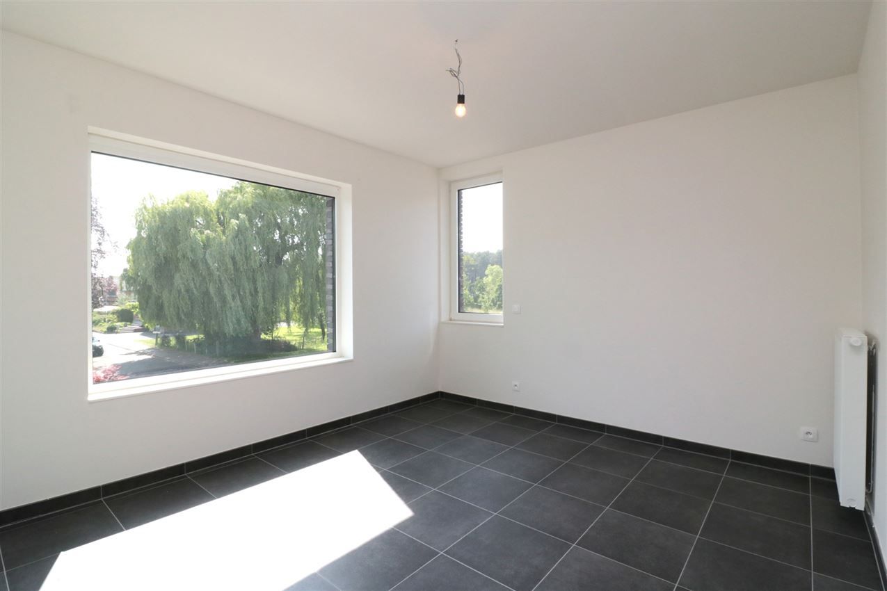 3 appartementen en 4 autostaanplaatsen foto 94